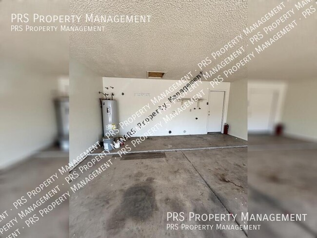Building Photo - 3226 N Sycamore Pl