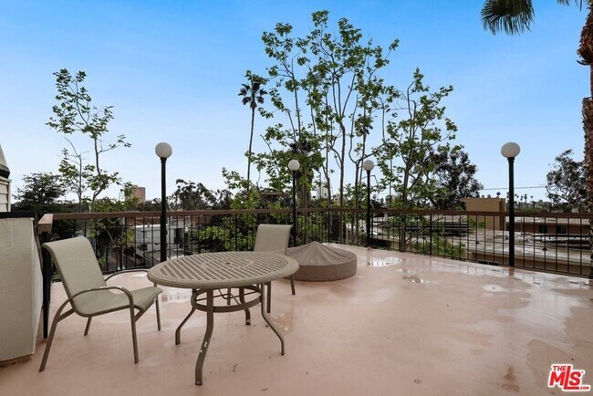 Building Photo - 848 Lincoln Blvd