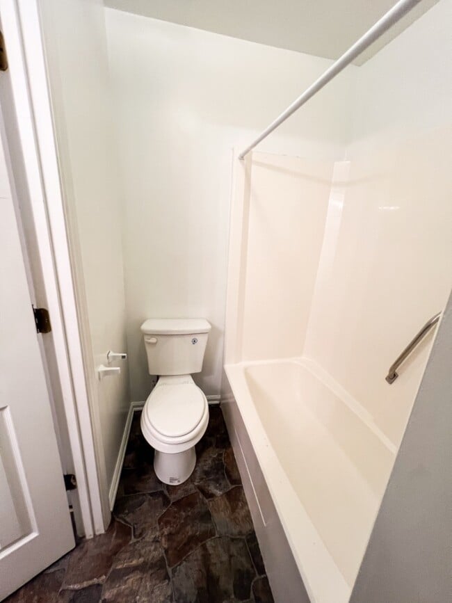 Building Photo - 1119 Cloister Pl