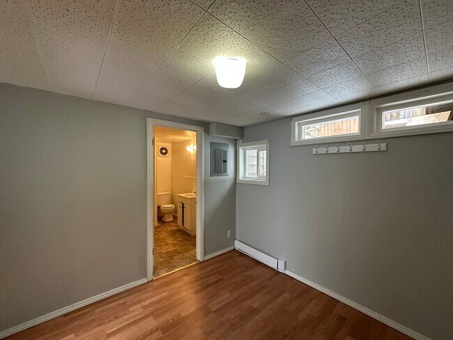 Building Photo - 407 E Eugene St
