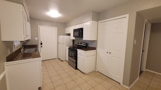 Building Photo - Spacious 2 bedroom in Balcones Heights