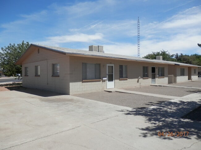 Building Photo - 915 S Platinum Ave