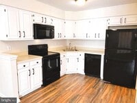 Building Photo - 24 Pickwick Pl