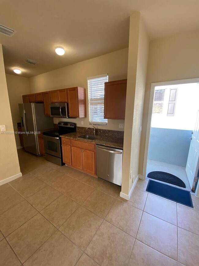 Building Photo - 9253 SW 169th Ave