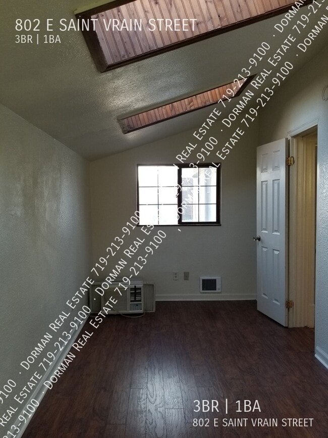 Building Photo - 802 E Saint Vrain St