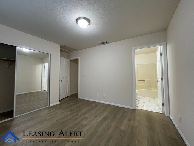 Building Photo - 42649 Cabin Dr