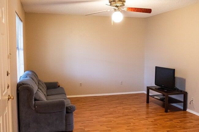 Building Photo - Waco Casablanca Condo!