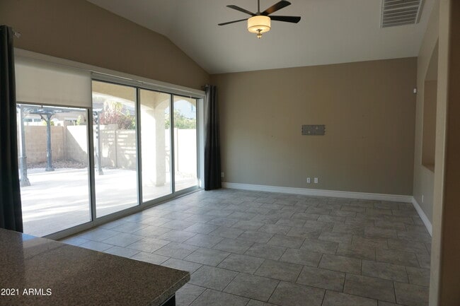 Building Photo - 4287 E Yellowstone Pl