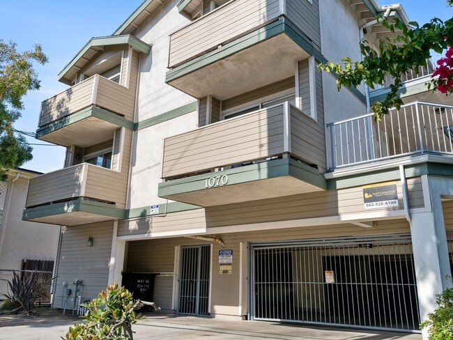 Building Photo - 1070 Loma Ave