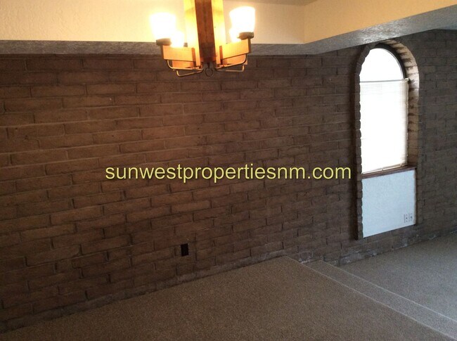 Building Photo - 3 Bed, 2.5 bath Condo
