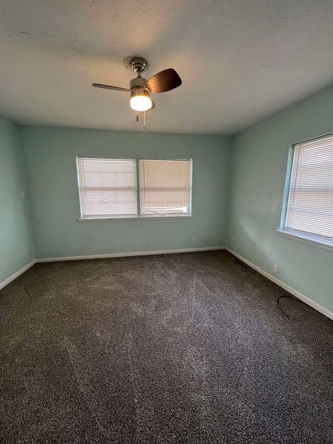 Building Photo - COMING SOON: CUTE 2 BEDROOM / 1 BATHROOM HOUSE LOCATED RIGHT ACROSS FROM NORTH MIDDLE SCHOOL IN J...