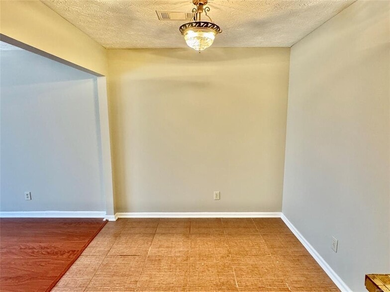 Building Photo - 5931 Brewbaker Blvd