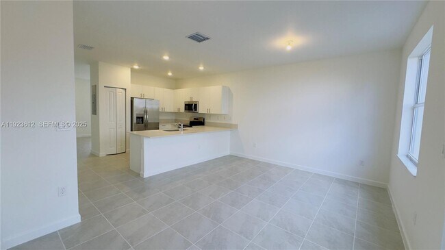 Building Photo - 2621 SE 27th Dr