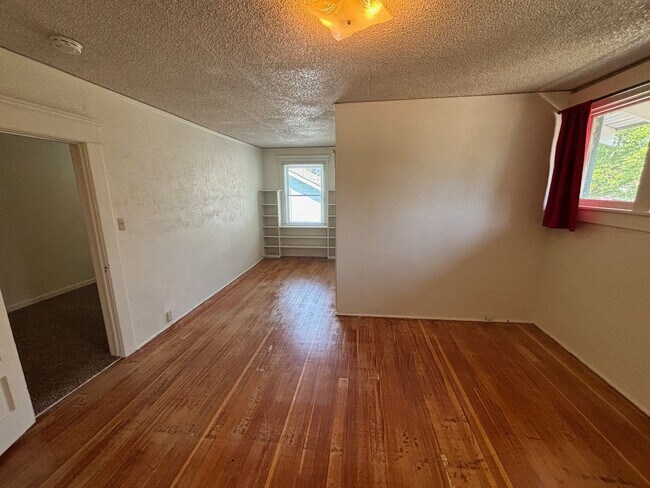 Building Photo - 2301 W Regan Ave