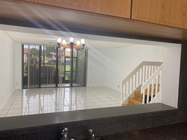 Building Photo - 3961 Cocoplum Cir