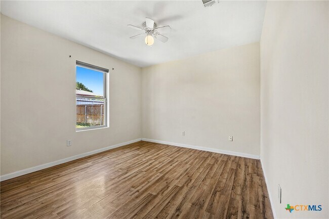 Building Photo - 4307 Stallion Dr