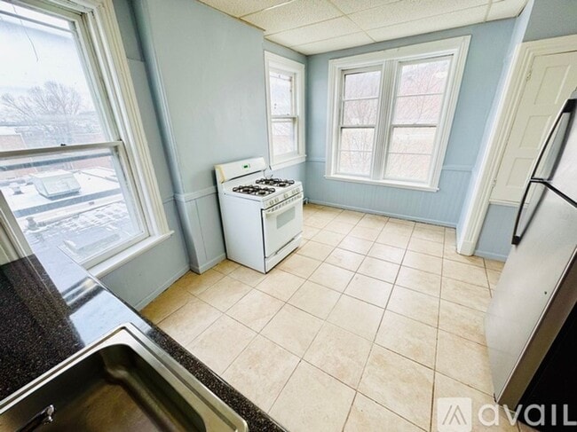 Building Photo - 308 4th St