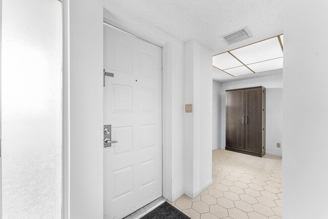 Building Photo - 6662 Boca Del Mar Dr