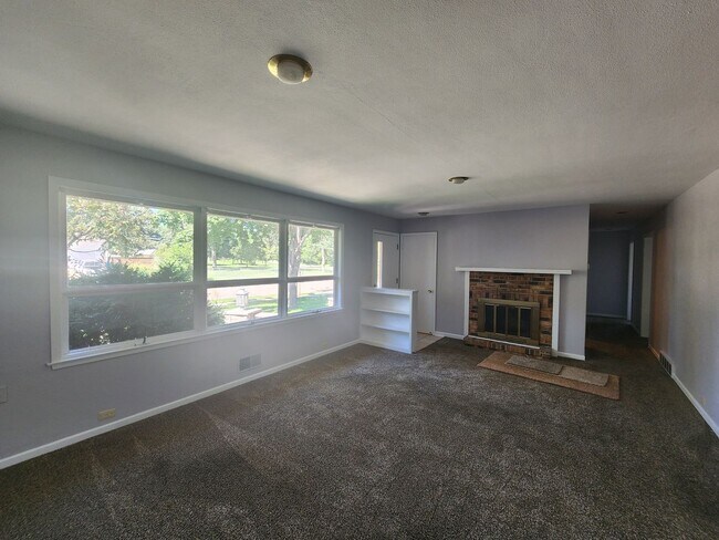 Building Photo - 805 E 32nd St