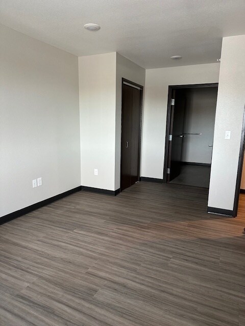 Building Photo - 15 19th Ave SW