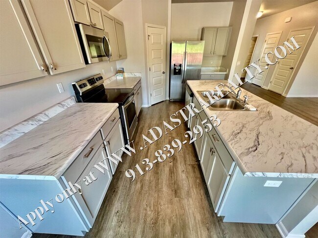 Building Photo - Like New Ranch in Spring Hill-Available in...