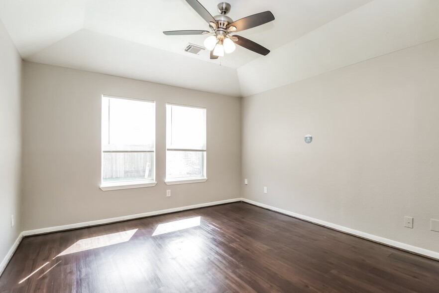 Building Photo - 3610 Fiorella Way