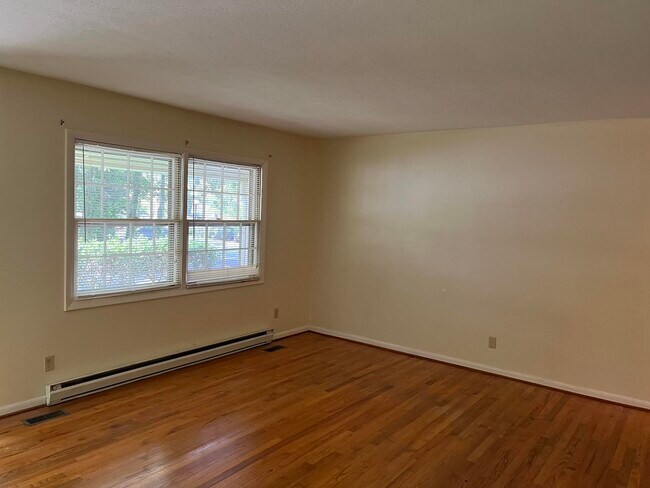 Building Photo - 109 W Blythe Cir