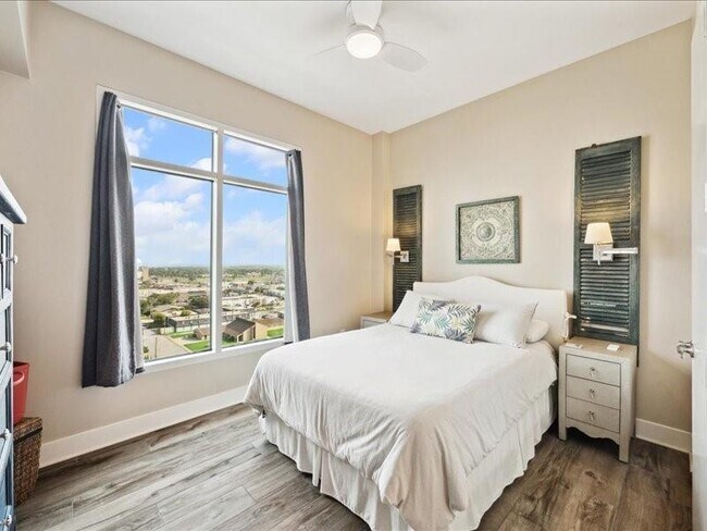 Building Photo - 500 Seawall Blvd