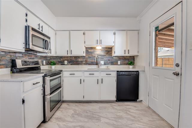 Building Photo - 823 Ross Ln