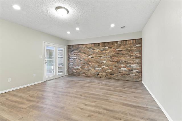 Building Photo - 2865 Meadowbrook Dr