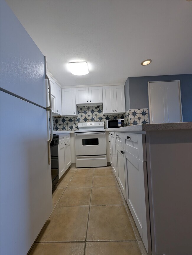 Building Photo - 7520 Hornwood Dr