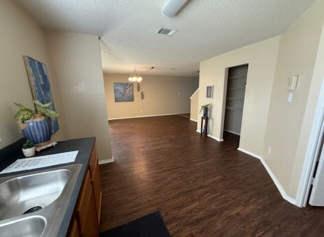 Building Photo - BURLESON 3/2/1 HOME
