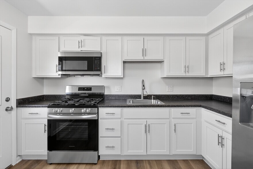 Building Photo - 11817 W North Ave