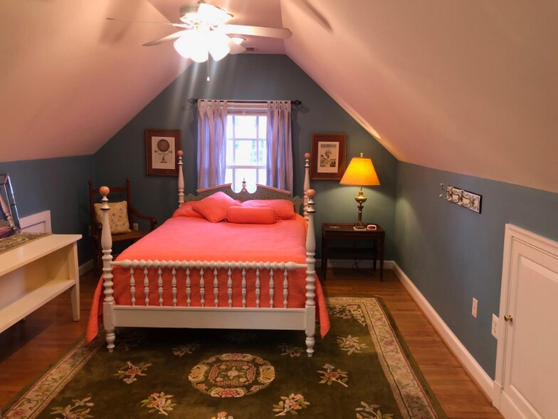 Building Photo - 5804 Searl Terrace