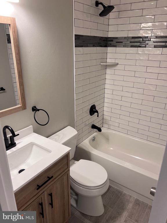 Building Photo - 137 Vassar St