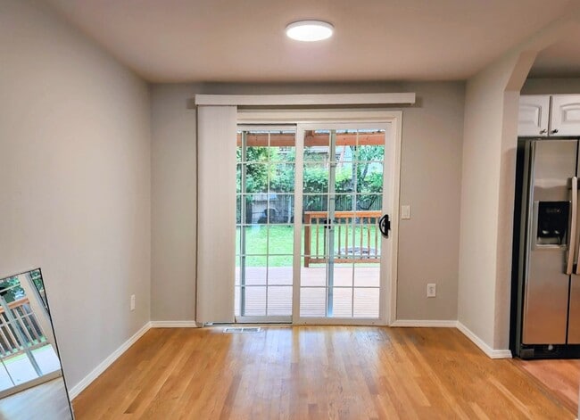 Building Photo - Welcome to your new home in the heart of Juanita!