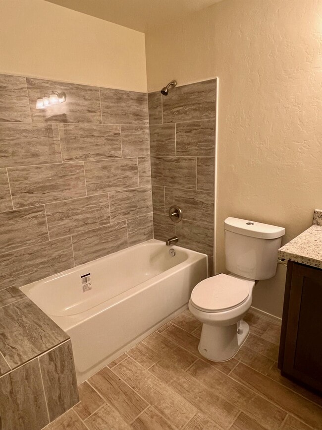 Building Photo - 1563 Ovalo Ct