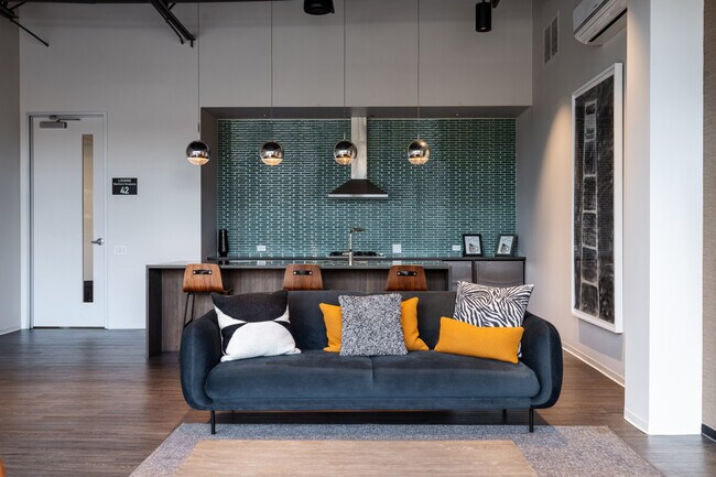 Building Photo - 901 S Ashland Ave