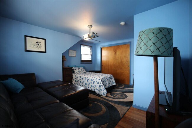 Building Photo - 14 S Swarthmore Ave