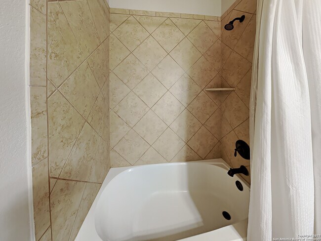Building Photo - 7715 Watersedge Cove