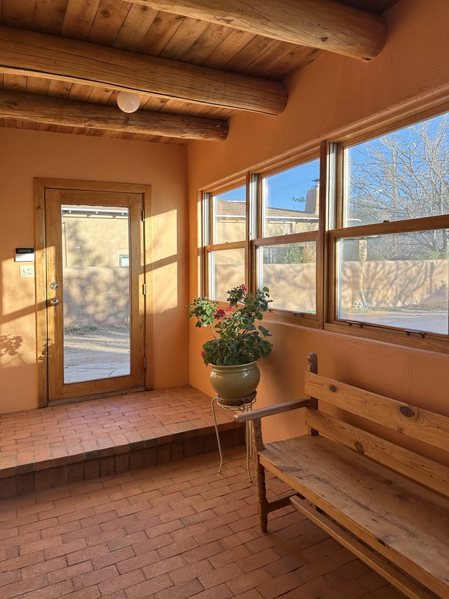 Building Photo - 721 W Manhattan Ave