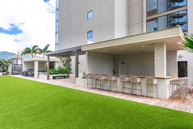 Building Photo - Sky Ala Moana (West) #3305 - Fully Furnished 1 BR/1 BA/1 Parking