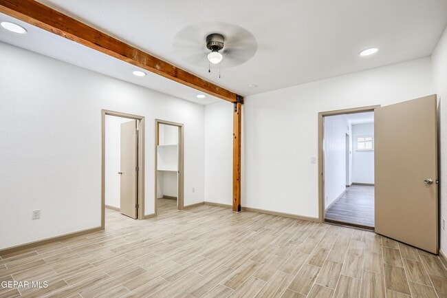 Building Photo - 4945 Vista Grande Cir