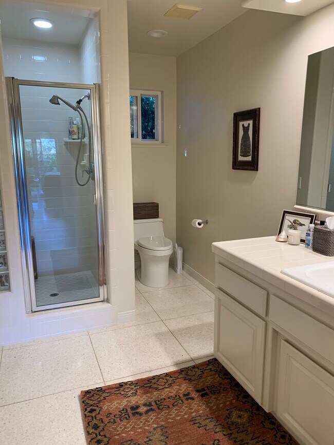 Building Photo - Beautiful Home in Gated Community