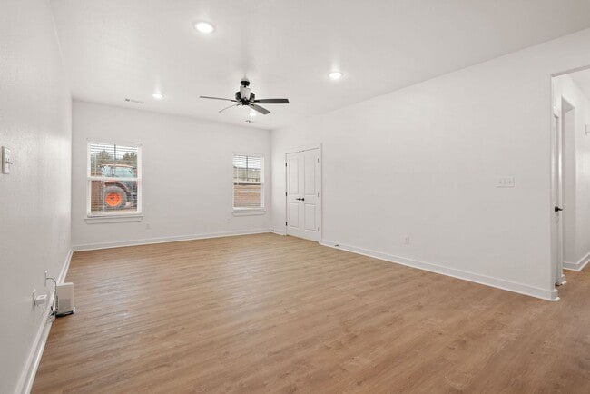 Building Photo - 8700 Cantera Dr
