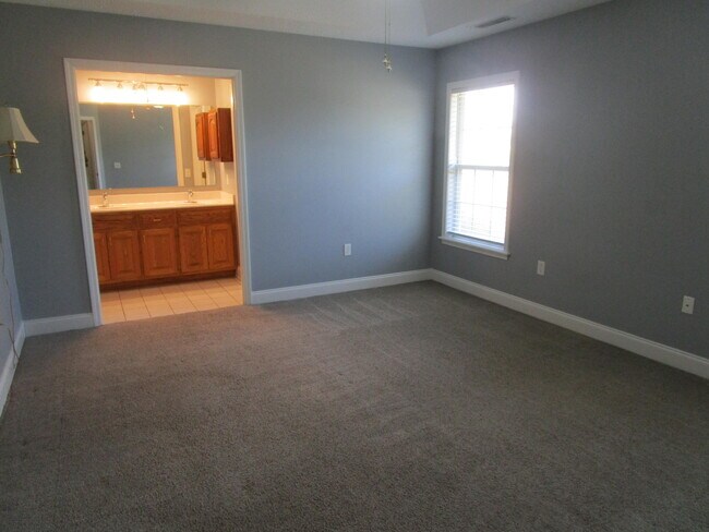 Building Photo - 601 Brushwood Dr