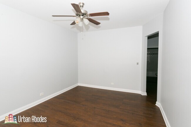 Building Photo - 3635 W Dickens Ave