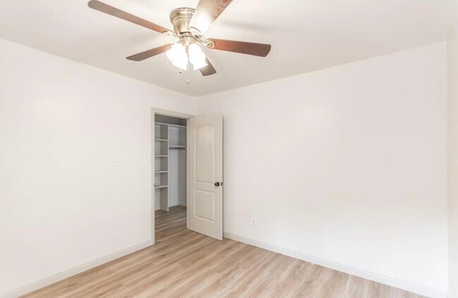Building Photo - 507 Avenida Victoria