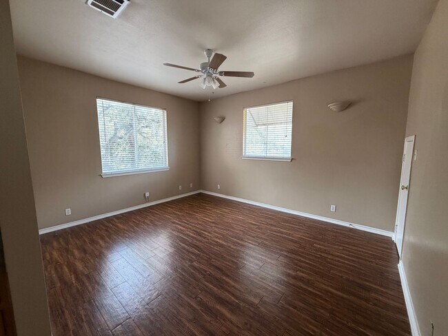 Building Photo - 910 Keith Ln