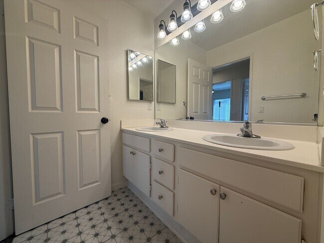 Building Photo - Beautiful Otay Ranch Home with Spacious Floor Plan and Private Backyard